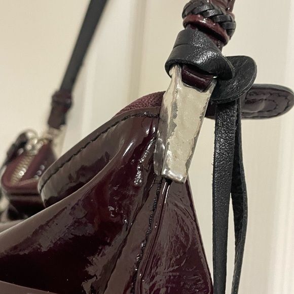 BRIGHTON RAE BURGUNDY PATENT LEATHER SHOULDER BAG - Picture 4 of 11